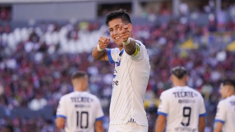 Maxi Meza celebra el primer gol del partido.