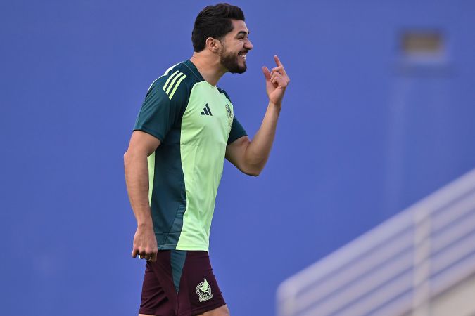 Henry Martín durante una sesión de entrenamiento de la Selección de México de cara a la final de la Nations League de la Concacaf ante Estados Unidos.