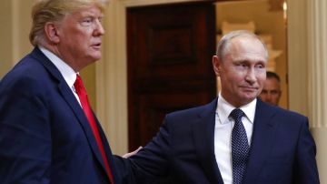 Vladimir Putin, presidente de Rusia, y Donald Trump, entonces presidente estadounidense