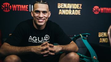 David Benavídez ha pedido una pelea con Canelo Álvarez por años y ha hecho méritos deportivos, pero la súper estrella del boxeo ha descartado esa posibilidad.