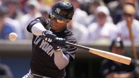 New York Yankees' Juan Soto watches a pitch in the fourth inning of a spring training baseball game against the Philadelphia Phillies Monday, March 11, 2024, in Clearwater, Fla. (AP Photo/Charlie Neibergall)