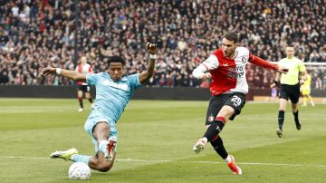El delantero mexicano Santiago Giménez estuvo en el once titular del Feyenoord hasta el minuto 80 cuando fue sustituido por el japonés Ayase Ueda.