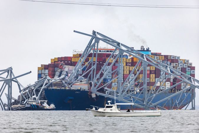 Barco que chocó con el puente de Baltimore tiene contenedores con químicos peligrosos