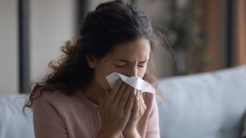 Virus del COVID-19 puede permanecer en el cuerpo más de un año después de la infección