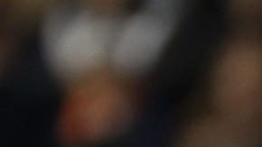 VALENCIA, 02/03/2024.- Los jugadores del Real Madrid, el brasileño Vinicius Junior (i) y el inglés Jude Bellingham, discuten una jugada con el defensa del Valencia, José Luis Gayá, durante el encuentro correspondiente a la jornada 27 de Primera División que Valencia y Real Madrid disputan hoy sábado en el estadio de Mestalla, en Valencia. EFE / Kai Forsterling.