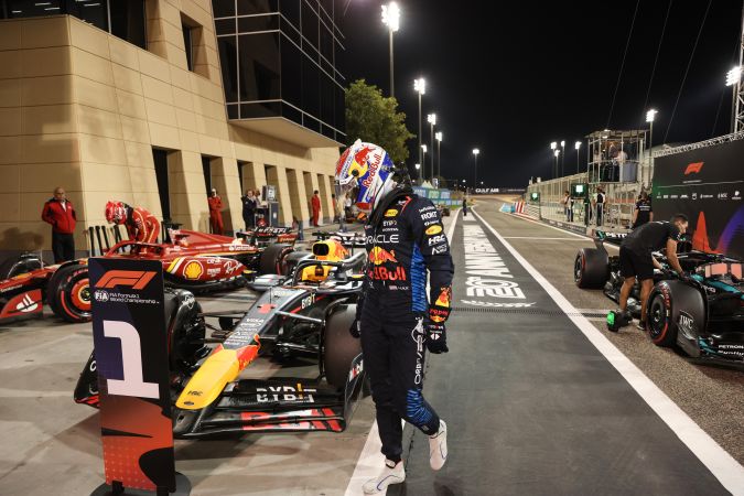 El neerlandés de la escudería Red Bull, Max Verstappen, después de la clasificación de cara al Gran Premio de Bahréin de este sábado.