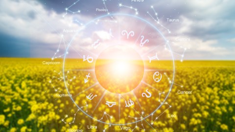 El equinoccio de primavera influye en los signos zodiacales.