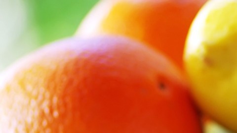 Naranja o manzana: cómo estas frutas pueden apoyar tu salud comiendo solo una al día