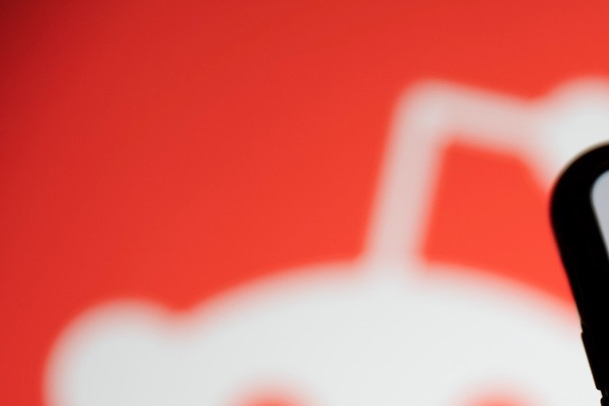 Logotipo de Reddit mostrado en un smartphone.