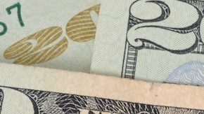 Tarjeta de seguridad social y concepto de dinero.