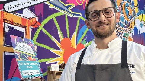El chef Luis Madrigal de Disneylandia agrega su influencia mexicana en el diseño del menú del festival. Foto: Victoria Infante