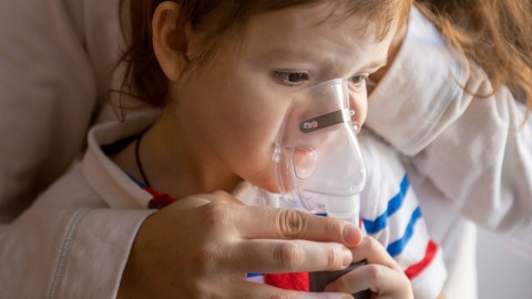 Inglaterra en alerta por casos de tos ferina: de qué se trata