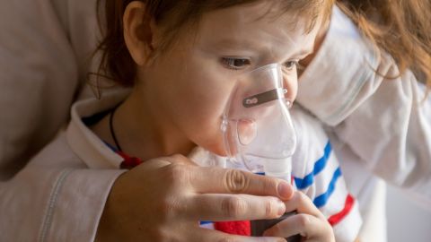 Inglaterra en alerta por casos de tos ferina: de qué se trata