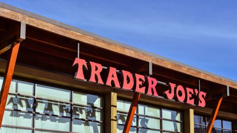Fachada de tienda de Trader Joe's en Portland, Oregon.