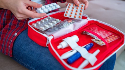 Viajas con medicamentos: esta es la forma de evitar que te los confisquen
