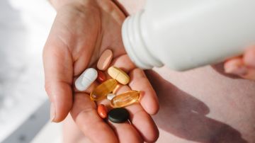 Forense determinó que un hombre murió por toxicidad con vitamina D: de qué se trata
