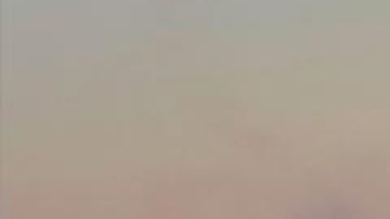 Esta imagen, captada el 16 de octubre pasado en la aldea de Dhayra, muestra la típica nube de humo con forma de pulpo que ocasionan este tipo de municiones tóxicas.