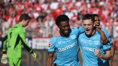 Berlin (Germany), 06/04/2024.- Leverkusen'Äôs Florian Wirtz (R) celebrates scoring the opening goal from the penalty spot during the German Bundesliga soccer match between 1. FC Union Berlin and Bayer 04 Leverkusen in Berlin, Germany, 06 April 2024. (Alemania) EFE/EPA/CLEMENS BILAN CONDITIONS - ATTENTION: The DFL regulations prohibit any use of photographs as image sequences and/or quasi-video.