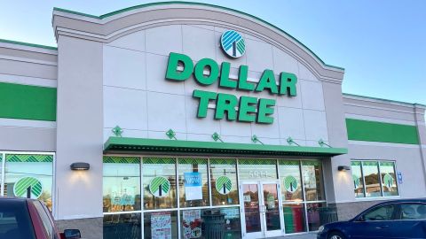 Fachada de una tienda Dollar Tree en Savannah, Georgia.
