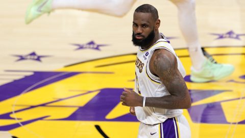 Los Angeles (United States), 28/04/2024.- Los Angeles Lakers forward LeBron James runs down court during the first half of the NBA playoffs round one, game four between the Denver Nuggets and Los Angeles Lakers in Los Angeles, California, USA, 27 April 2024. (Baloncesto) EFE/EPA/ALLISON DINNER SHUTTERSTOCK OUT