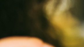 Grupo de amigos disfruta de un munchies durante el 4/20 o Día Mundial de la Marihuana.