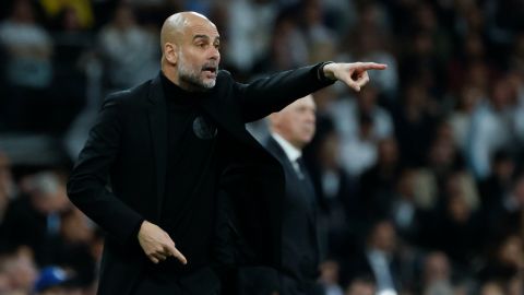 El entrenador del Manchester City, Pep Guardiola, durante el partido de ida de cuartos de final de la Champions League que Real Madrid y el cuadro inglés disputan este martes en el Santiago Bernabéu.