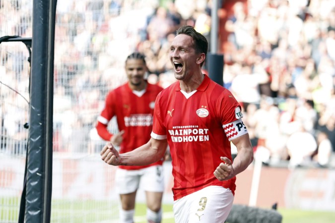 El capitán del PSV, Luuk de Jong, fue la gran figura en la victoria ante el Vitesse gracias a sus dos goles y una asistencia.