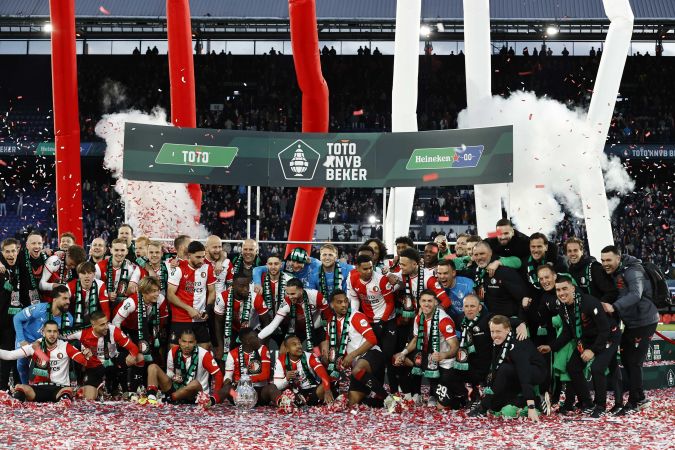 Los jugadores del Feyenoord celebrando la conquista de la Copa de los Países Bajos tras su victoria ante el NEC Nimega el pasado domingo.