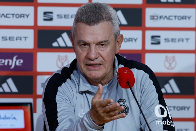 Javier Aguirre hablando durante la rueda de prensa que se llevó a cabo este viernes antes de la final de la Copa del Rey.