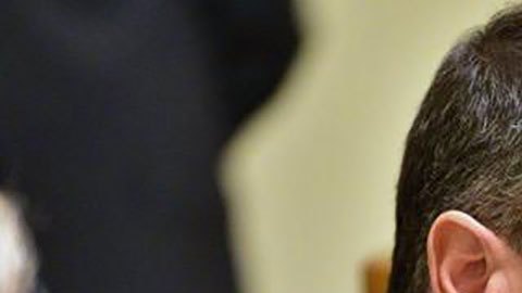 El presidente del gobierno español, Pedro Sánchez, anuncia que no dimitirá tras las acusaciones contra su esposa