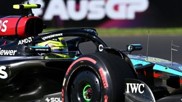 Melbourne (Australia), 23/03/2024.- Lewis Hamilton of Mercedes in action during the qualifying session at the Australian Grand Prix 2024 on Albert Park Circuit in Melbourne, Australia 23 March 2024. (Fórmula Uno) EFE/EPA/JOEL CARRETT AUSTRALIA AND NEW ZEALAND OUT