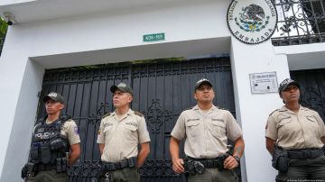 Ecuador desplegó el viernes personal de vigilancia alrededor de la embajada mexicana en Quito, donde estaba refugiado el exvicepresidente Jorge Glas.