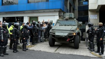 La UE condena asalto a la embajada mexicana en Ecuador