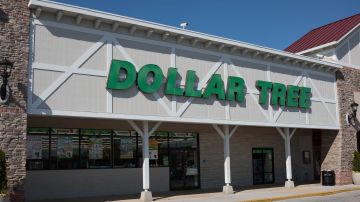 Entrada principal de la tienda Dollar Tree en Timonium, Maryland.