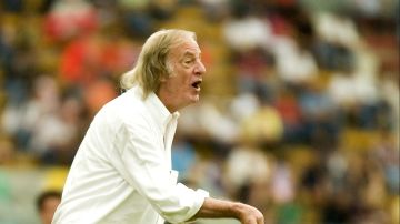 FILE - Soccer coach Cesar Luis Menotti, from Argentina, during a Mexico Soccer League match against Jaguares in Guadalajara, Mexico, in this file photo dated Friday Sept. 7, 2007. The 72-year-old Menotti, Menotti, know as "El Flaco", the thin one, who coached Argentina to the 1978 World Cup title, has been admitted to a Buenos Aires hospital and is reported to be suffering from a lung infection. (AP Photo/Guillermo Arias)