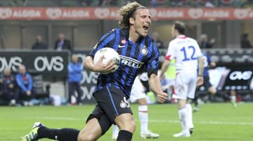 Inter Milan forward Diego Forlan, of Uruguay, celebrates after his teammate Argentine forward Diego Milito scored during the Serie A soccer match between Inter Milan and Catania at the San Siro stadium in Milan, Italy, Sunday, March 4, 2012. (AP Photo/Antonio Calanni)