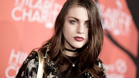 Frances Bean Cobain, hija del líder de la banda "Nirvana", Kurt Cobain | Foto: Mezcalent