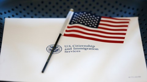 USCIS ofrece a los ciudadanos la opción de género “X” en el formulario N-400