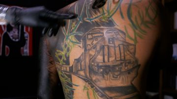Supremo escucha caso de salvadoreño a quien se le negó el ingreso a EE.UU. por tatuajes