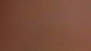 En esta fotografía del viernes 17 de mayo de 2019, Starr Roden, izquierda, vacuna a Jonathan Detweiler, de 6 años, en Mount Vernon, Ohio. (AP Foto/Paul Vernon)