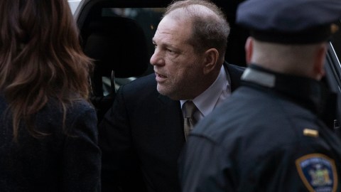 Harvey Weinstein se encuentra en espera de un nuevo juicio.