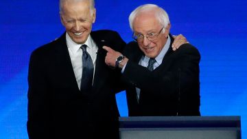 El presidente Joe Biden y el senador Bernie Sanders.