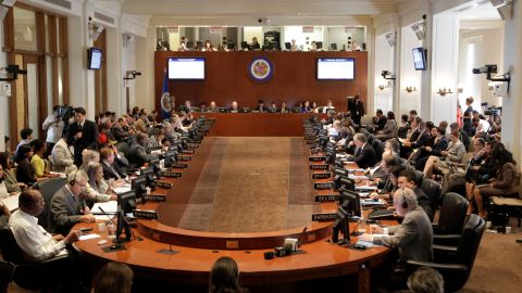 La OEA se pronuncia a favor de México y "condena enérgicamente" el asalto a la embajada en Ecuador