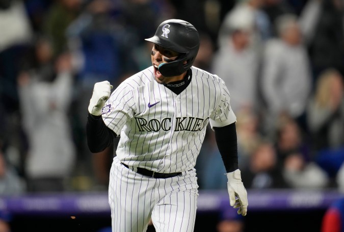 El mexicano Alan Trejo ha tenido acción apenas en cuatro partidos esta temporada con los Colorado Rockies bateando para apenas .111 antes de la jornada de este viernes.