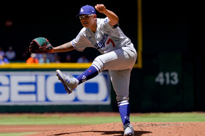 El mexicano Julio Urías espera eventualmente poder volver a lanzar sea en Grandes Ligas o en cualquier otra liga.
