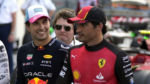 Sergio Pérez (i) y Carlos Sainz (d), pilotos de Fórmula 1.