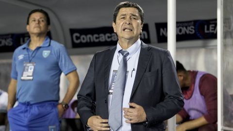 Luis Fernando Tena durante un partido de su equipo contra El Salvador.