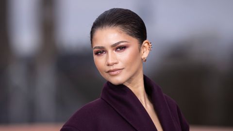 Zendaya sorprendió al lucir una larga cabellera rubia en el estreno de Challengers en París