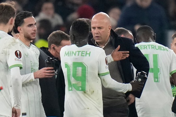 Arne Slot llevó al Feyenoord a conquistar el título de la Eredivisie la pasada temporada y en el presente curso marchan en el segundo puesto.