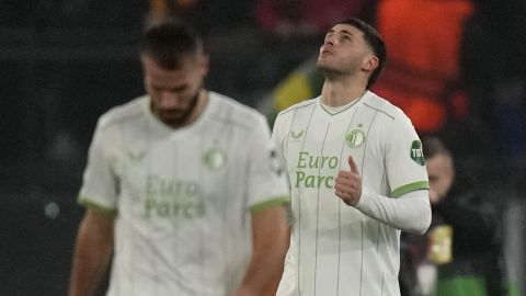 Santiago Giménez no marca gol desde el 10 de marzo.
